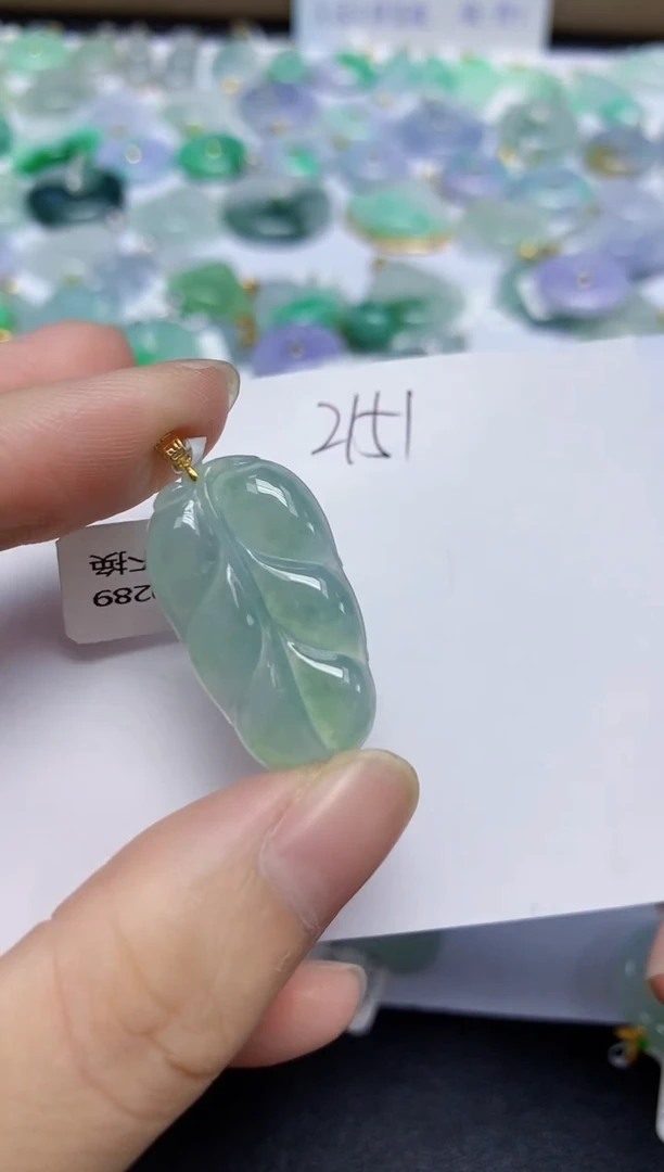 翡翠18K金镶嵌颈饰11111111111