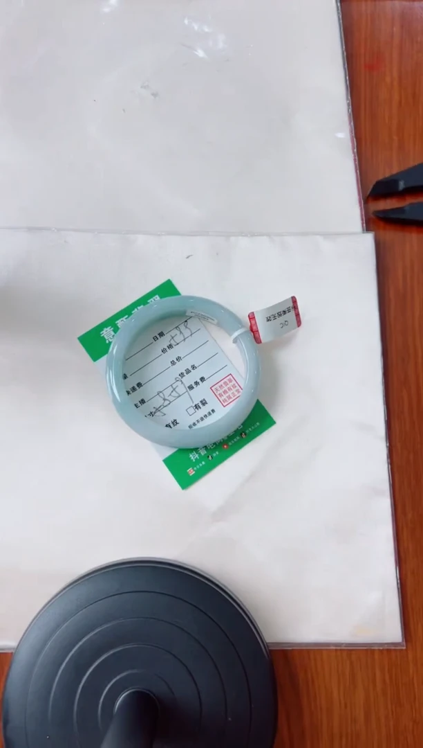 翡翠手镯未镶嵌舍***离手镯