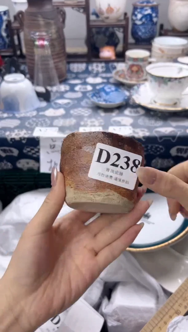 瓷片M****地   D238