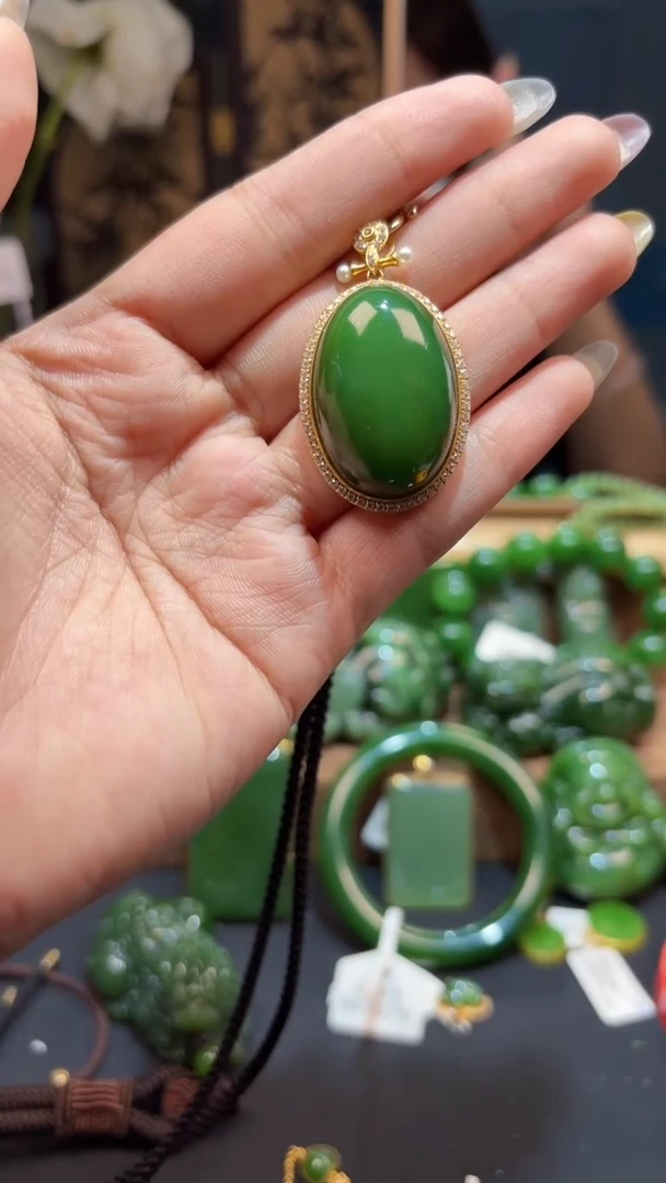 和田玉（碧玉）18K金镶嵌颈饰1