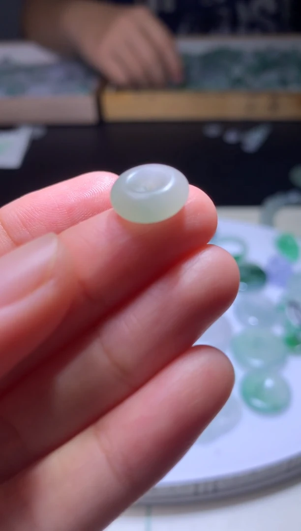 未镶嵌定制翡翠莫**绘毛货