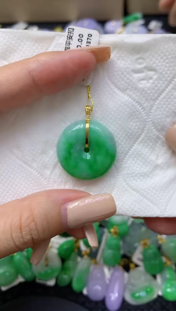 颈饰18K金镶嵌翡翠天然缅甸翡翠A货