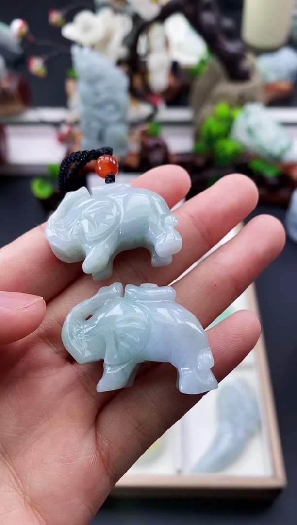 颈饰未镶嵌翡翠天然缅甸A货翡翠随机发一件