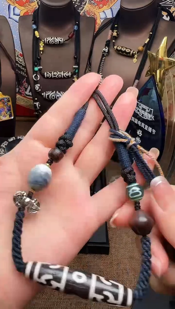 玛瑙/玉髓（覆膜）颈饰未镶嵌高货黑白三眼莲师锁骨