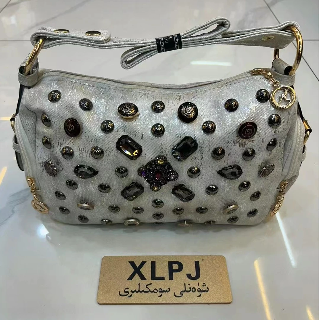 炫丽带钻皮具厂家直售