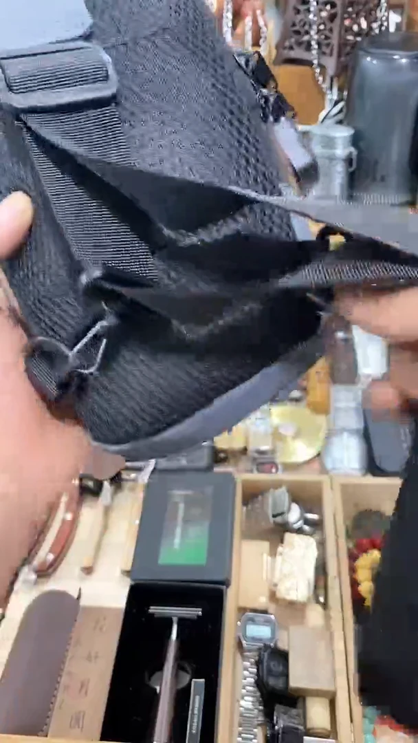 瓷片闪购商品  如图所示