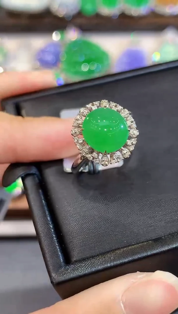 18K金镶嵌戒指翡翠LSR多样性发其一