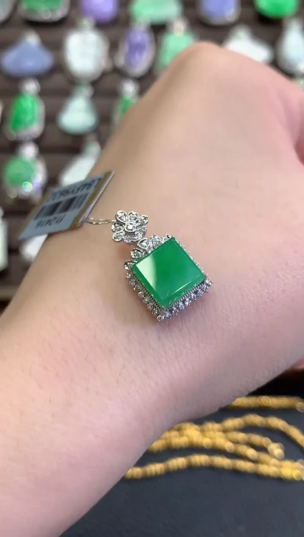 吊坠(不含链)18K金镶嵌翡翠秋日珠宝W43