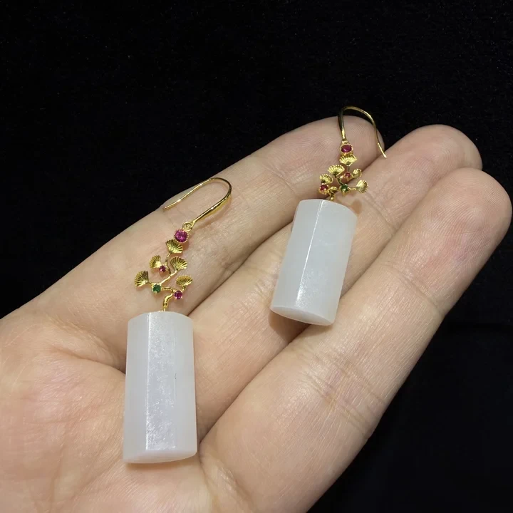 18k 和田玉耳环  18k 和田玉耳环