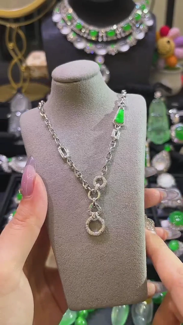 颈饰18K金镶嵌翡翠万能链