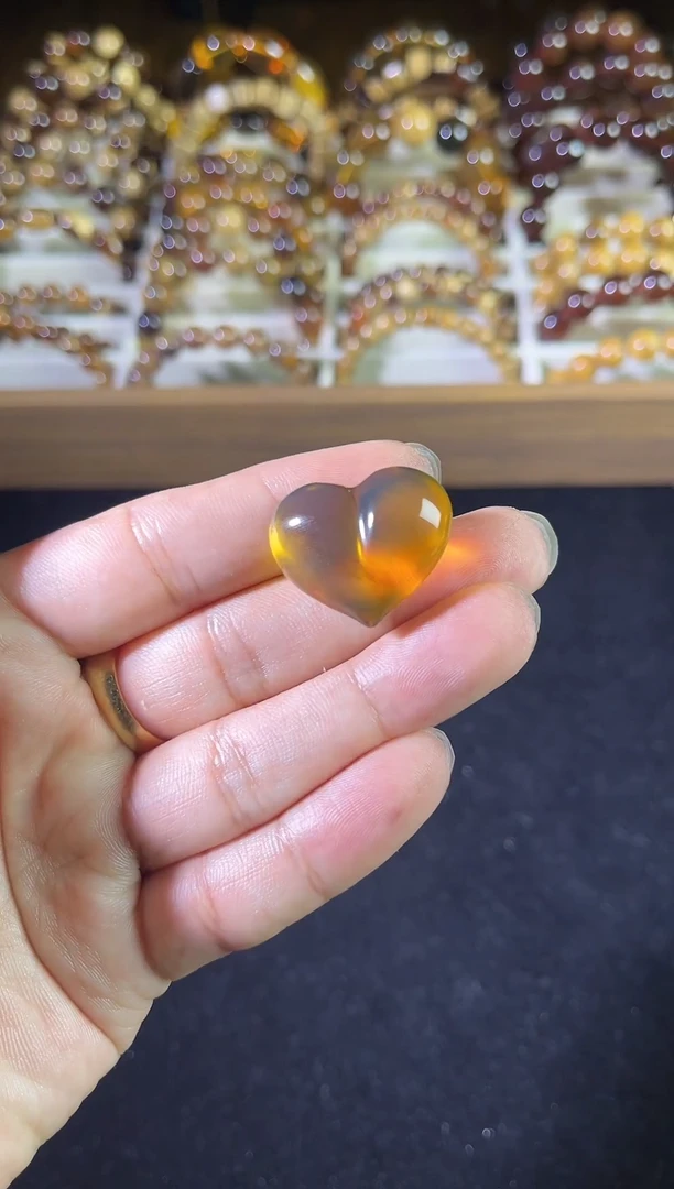 琥珀颈饰未镶嵌鼎级金棕屁桃4.1g