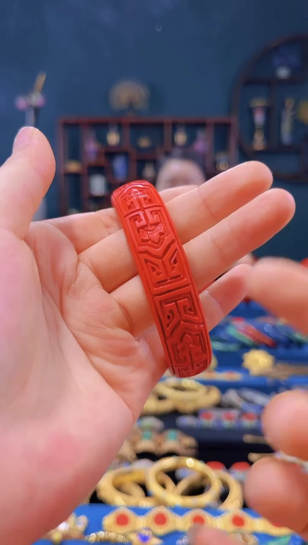 【闪购商品】非遗绝技 雕漆铜胎古背手镯