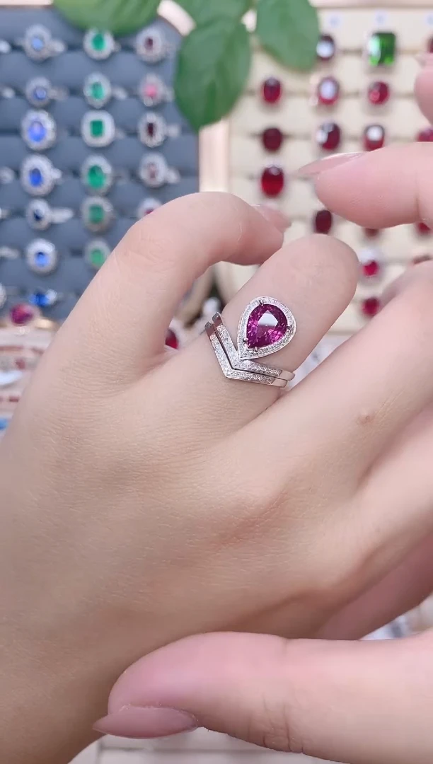 18K金镶嵌碧玺戒指碧玺1.7ct