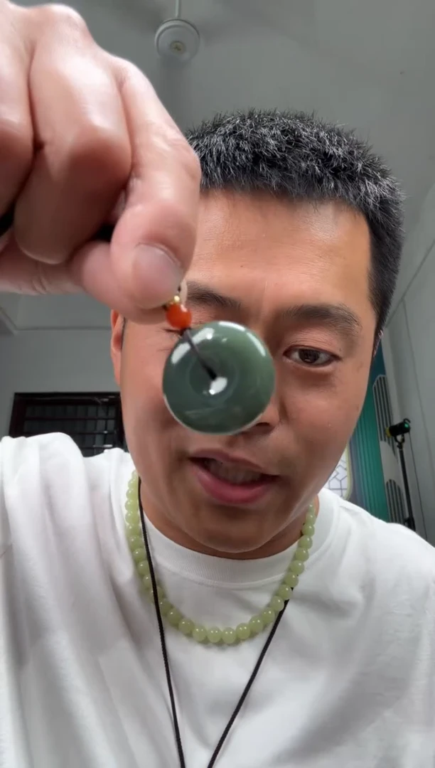 和田玉未镶嵌颈饰吊坠