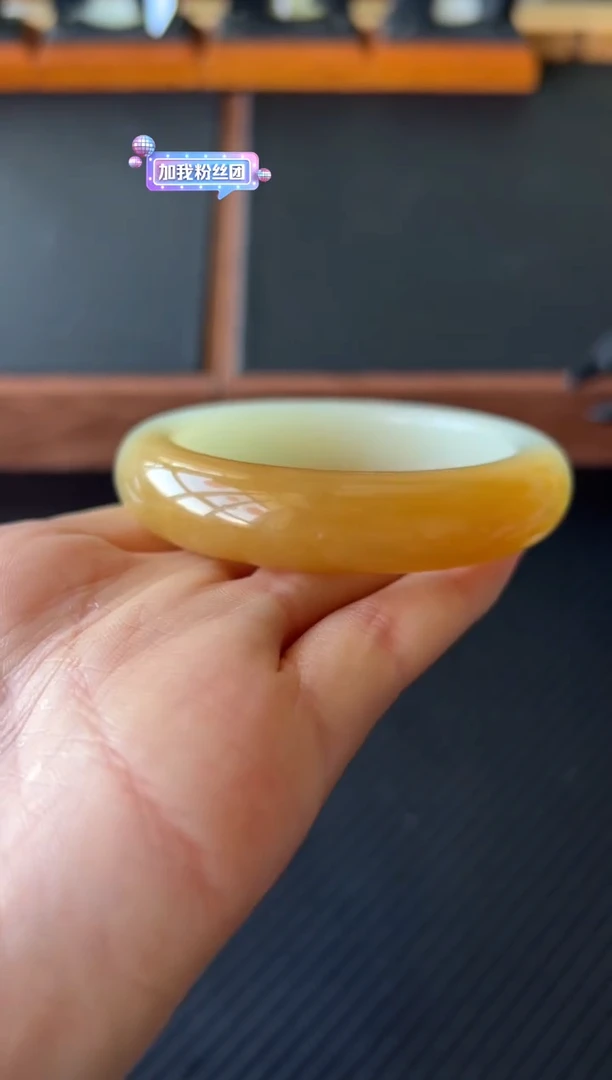 未镶嵌手镯和田玉苗*且末微色差金山54+