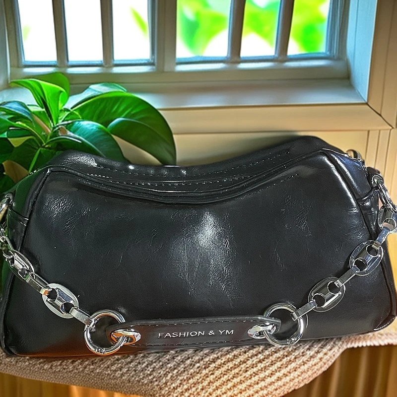 【Svbyy女包】时尚休闲百搭女士黑色单肩肩包漆皮潮流小包包流浪