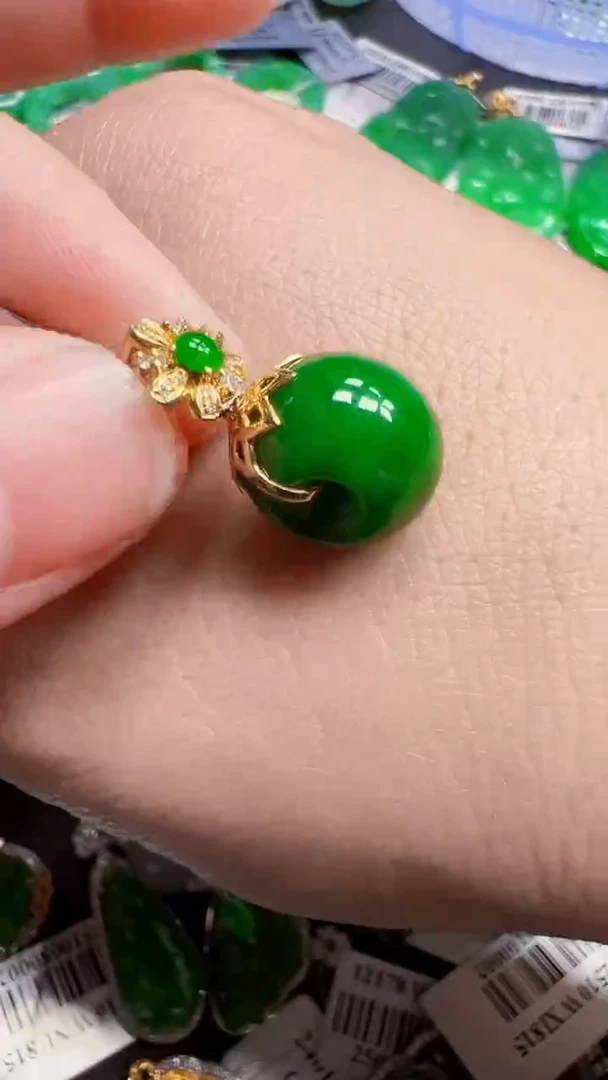 颈饰18K金镶嵌翡翠知*～珠子