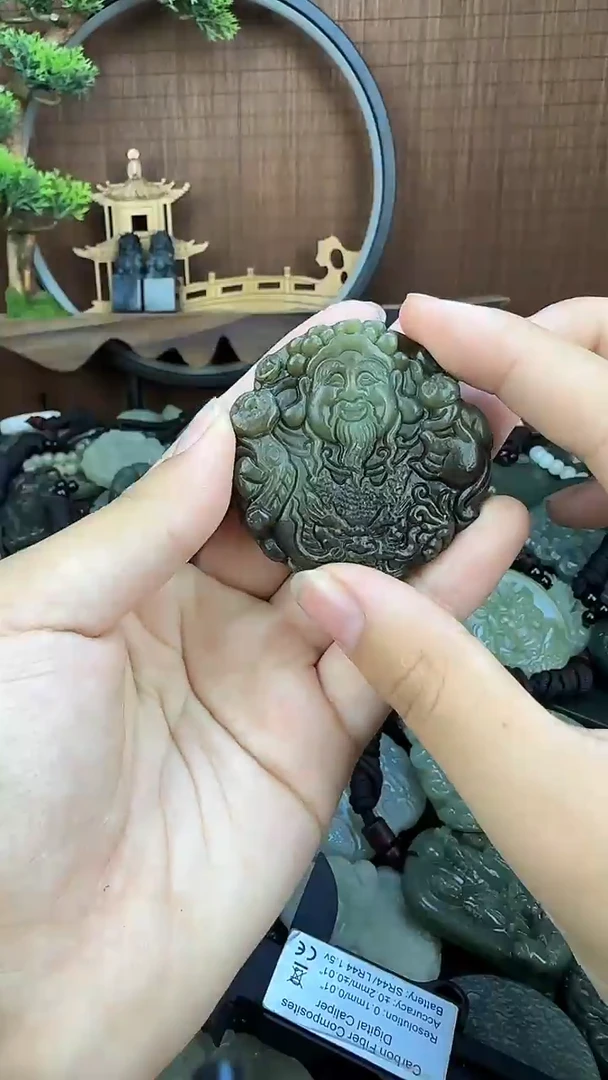 和田玉未镶嵌颈饰1