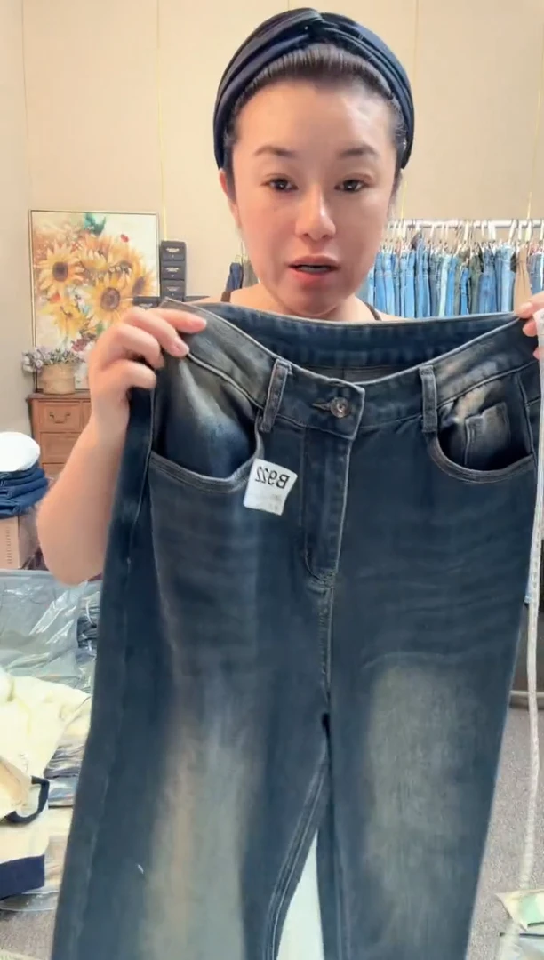 922