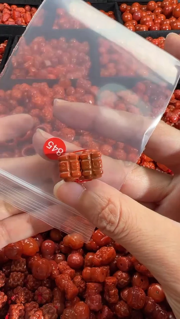 颈饰未镶嵌南红玛瑙1