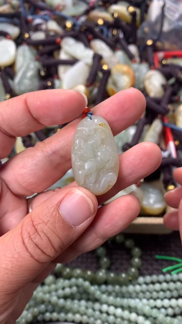 【闪购商品】和田玉颈饰未镶嵌多样性发货没有证书拍一发一有瑕