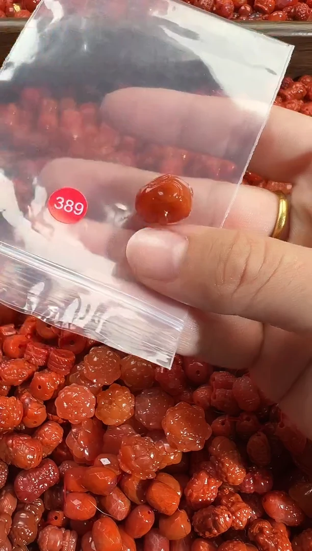 颈饰未镶嵌南红玛瑙1