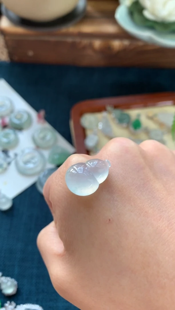 【闪购商品】翡翠颈饰未镶嵌葫芦