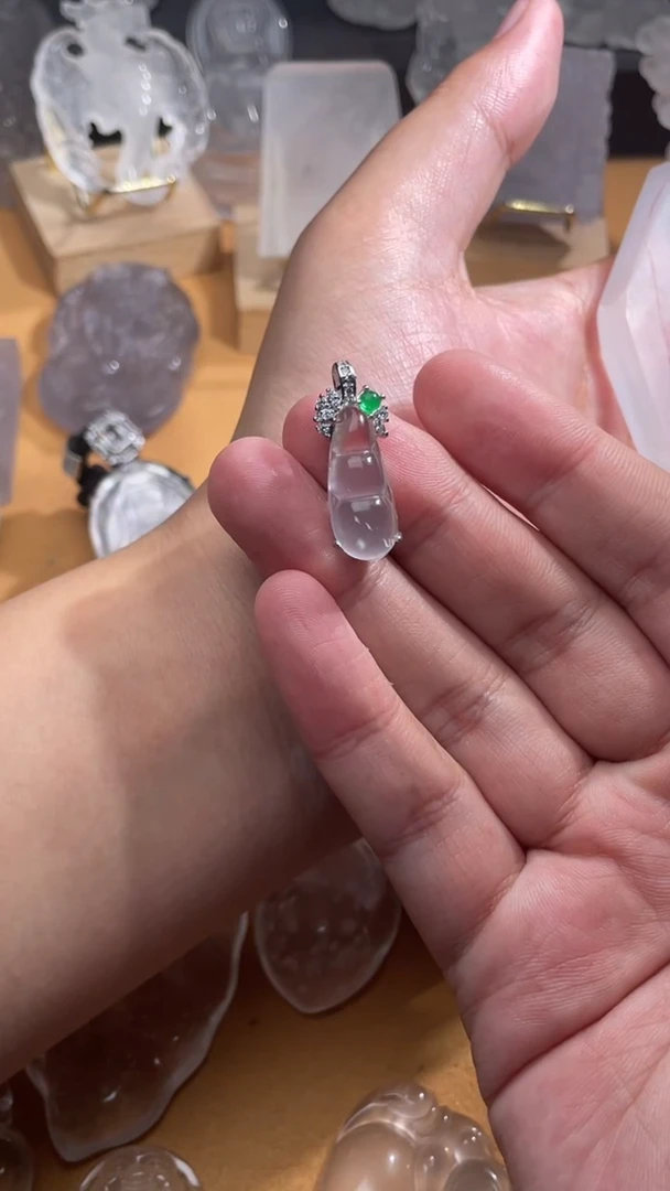 颈饰未镶嵌石英质玉无