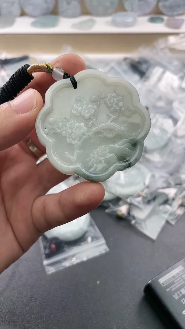 翡翠未镶嵌颈饰..../6/26/ 20