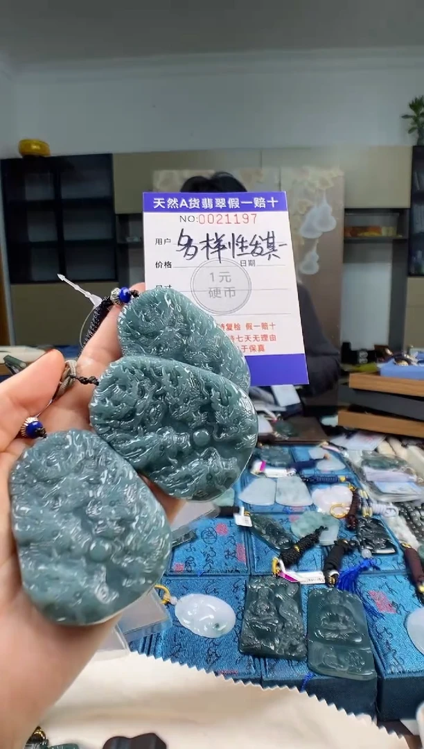 颈饰未镶嵌翡翠 多样性发其一