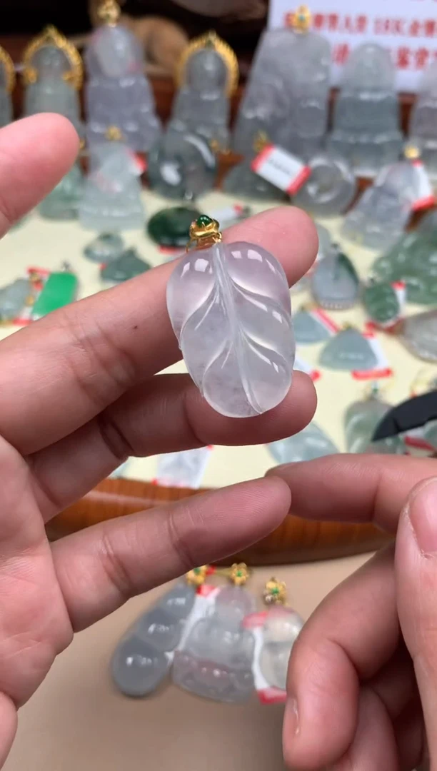 【闪购商品】翡翠颈饰18K金镶嵌叶子