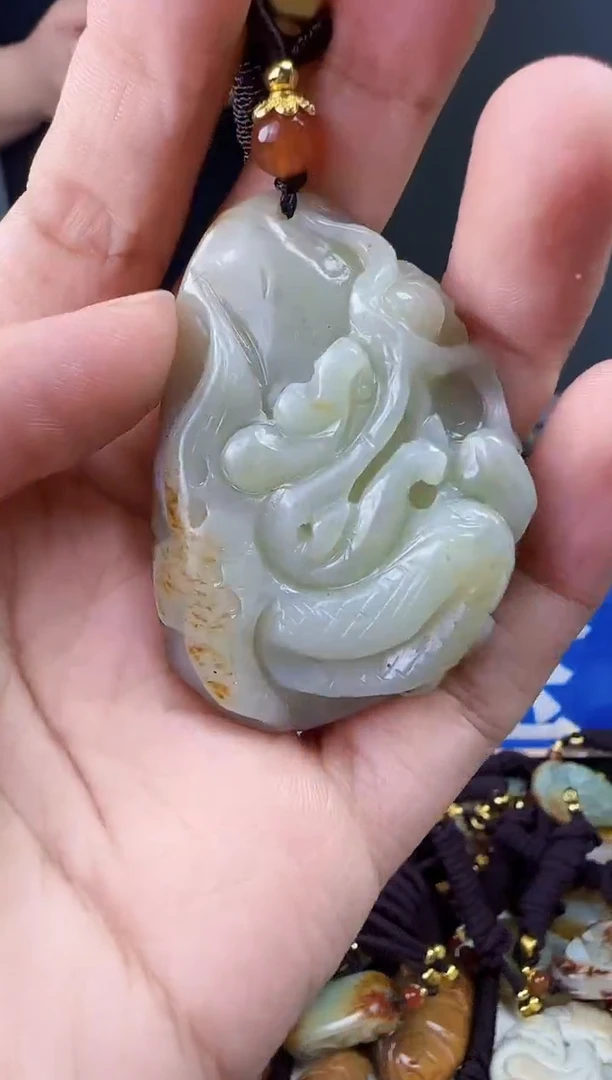 和田玉未镶嵌颈饰1
