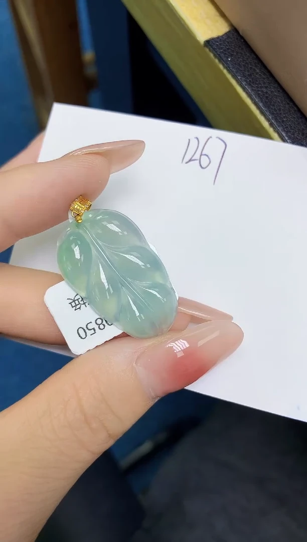 翡翠18K金镶嵌颈饰 天然缅甸翡翠A货