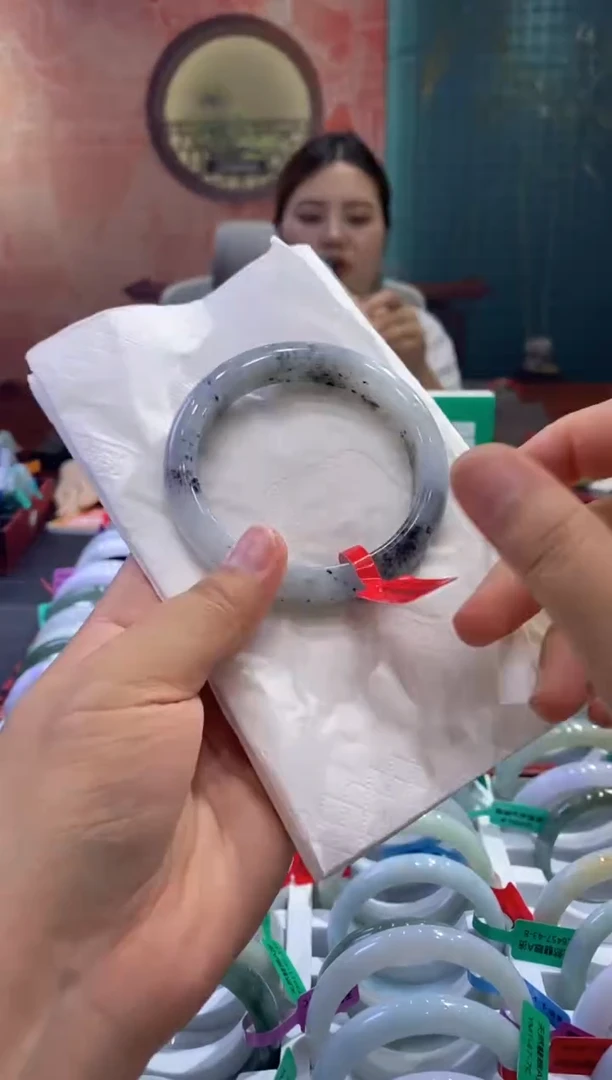 翡翠手镯未镶嵌多人00018871