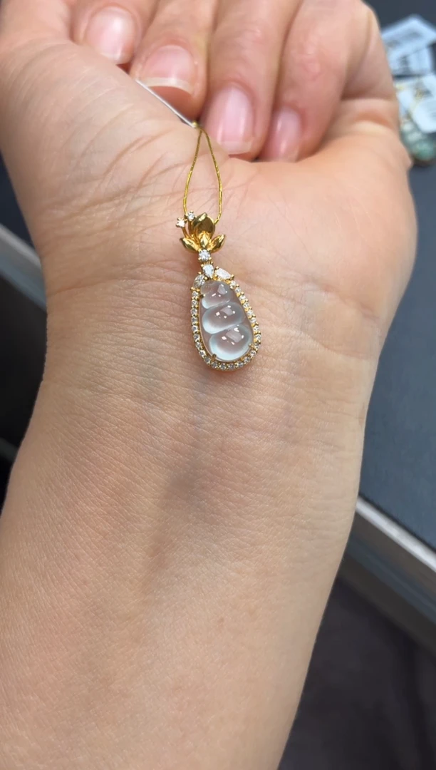 颈饰18K金镶嵌翡翠天然翡翠A货