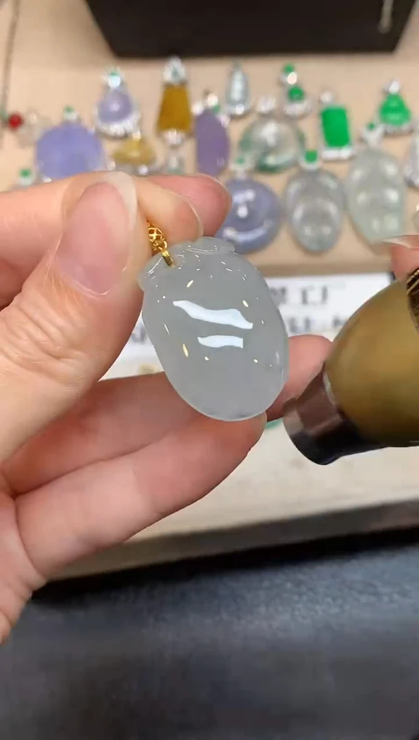 颈饰18K金镶嵌翡翠福瓜【无服务费