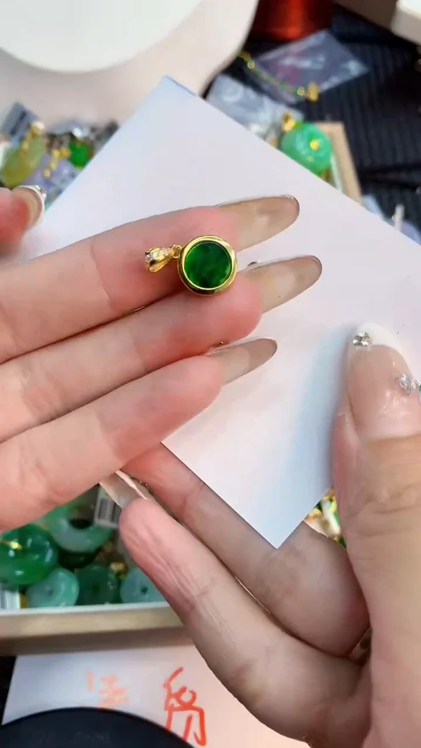 翡翠未镶嵌吊坠(不含链)1