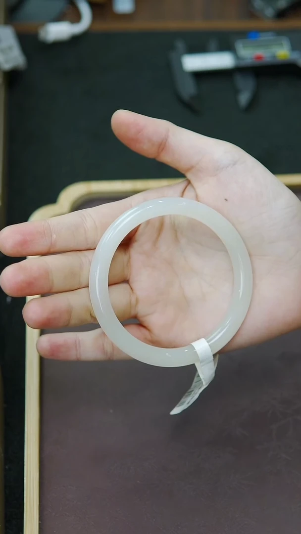 未镶嵌手镯和田玉53圈口白玉冰白美人条