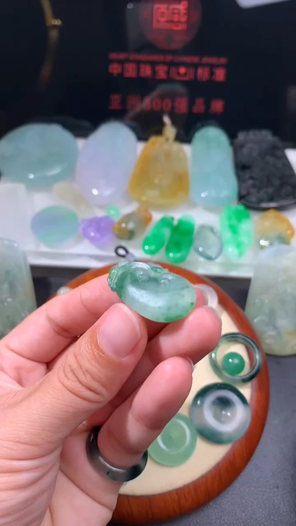 未镶嵌定制翡翠