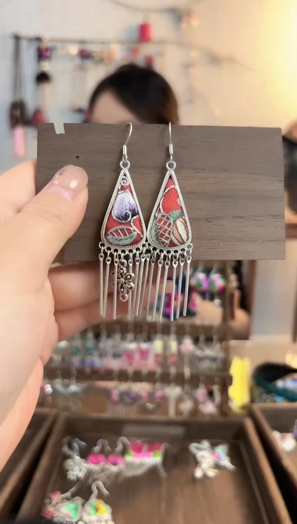 织绣彩云南阁非遗老绣饰品510