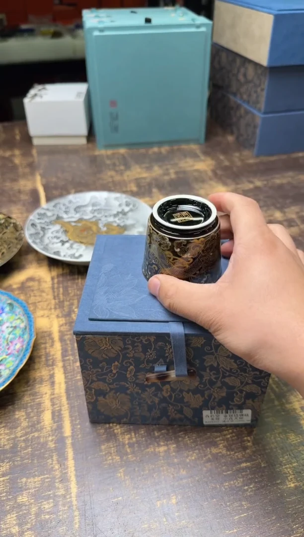 余*青衿堂金银错缠枝龙纹小容天杯