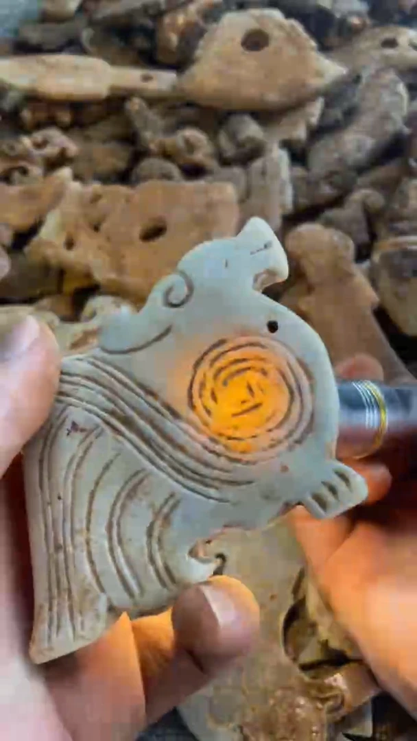 和田玉（糖玉）未镶嵌挂件 东顺摆件链接1524654654