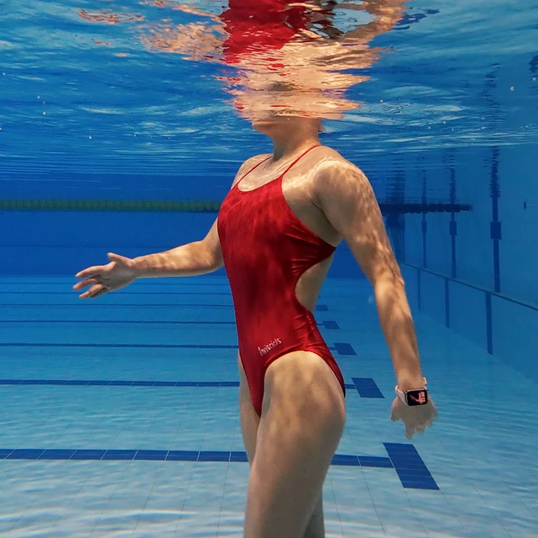 女士红色连体遮肉显瘦露背训练专业竞速游泳衣女式遮肉泳衣