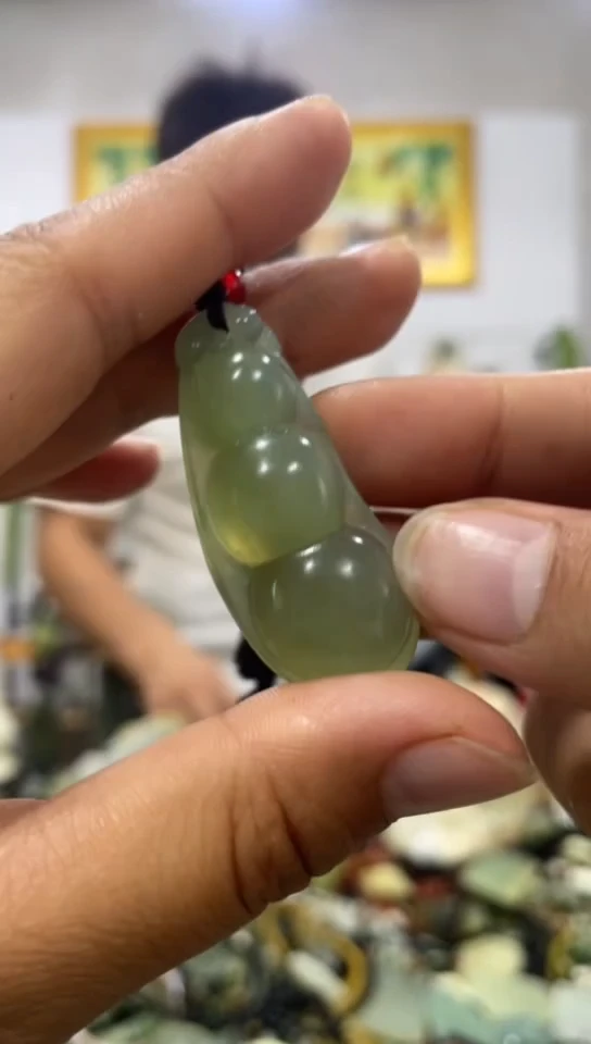 未镶嵌岫玉吊坠