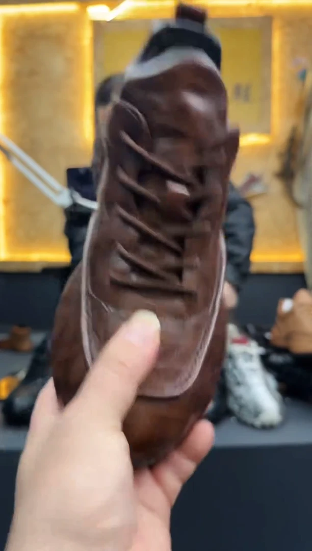 磨砂皮（牛皮）41码棕色5209