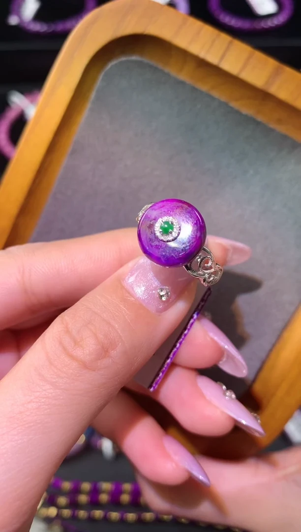 【闪购商品】苏纪石（舒俱来）.18K金镶嵌舒俱来戒指