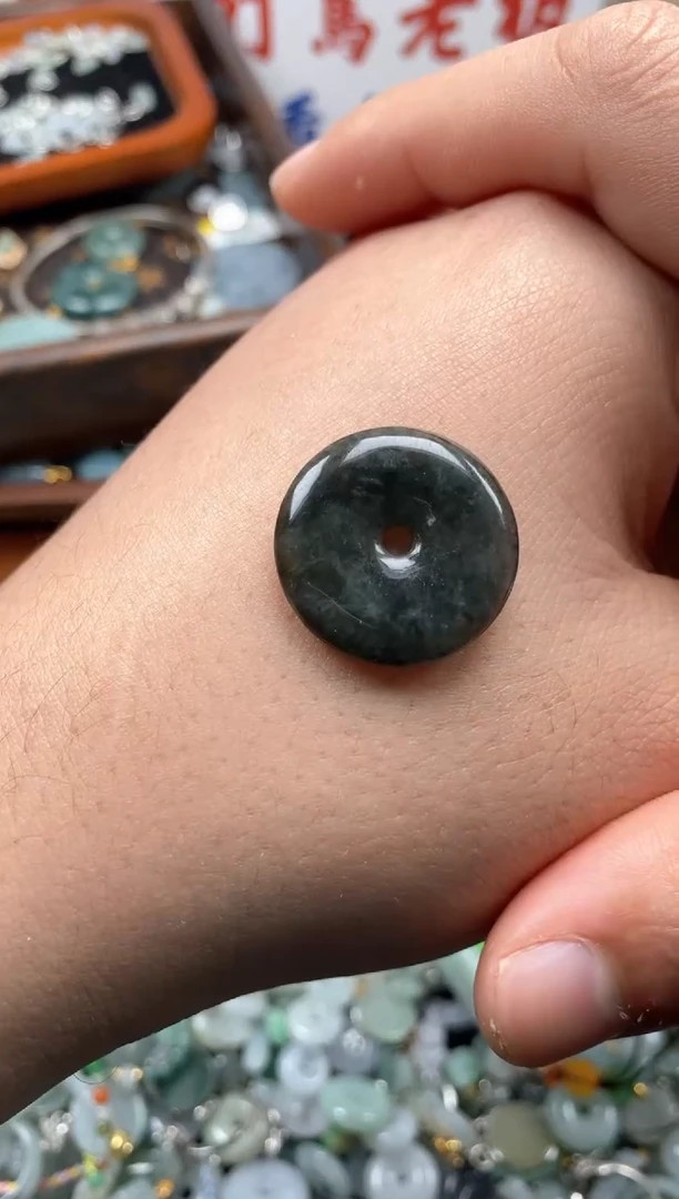 【闪购商品】翡翠颈饰未镶嵌哥哥