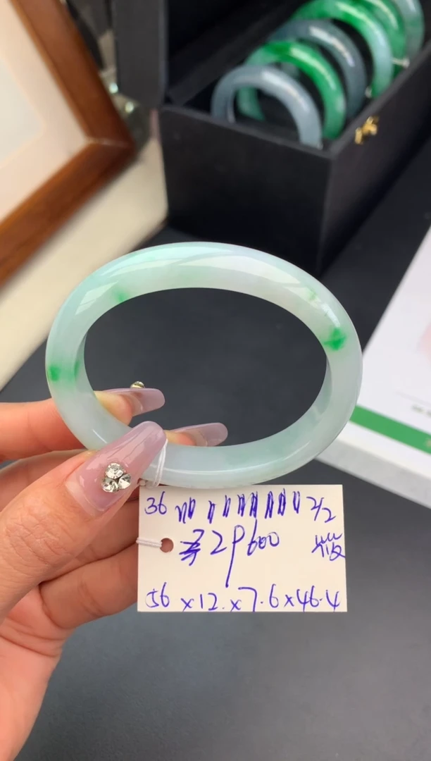 【闪购商品】翡翠手镯未镶嵌手镯