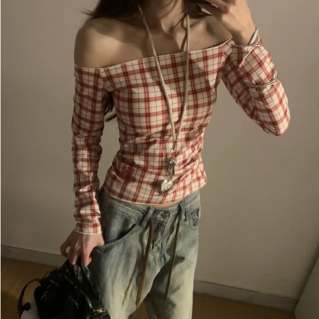 韩版辣妹风格纹一字领长袖T恤女装春季复古别致收腰露肩外穿上衣