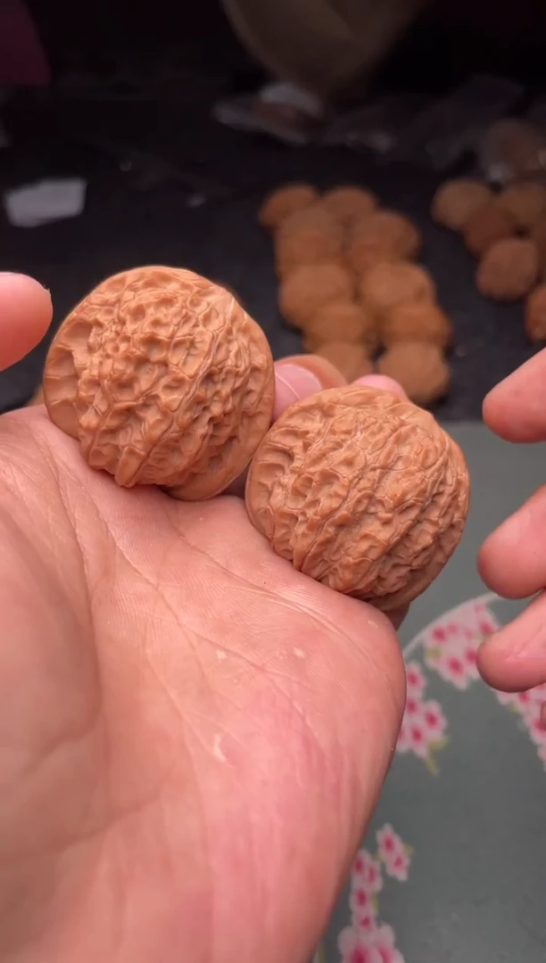 把件文玩核桃a173 血麒麟   38尺